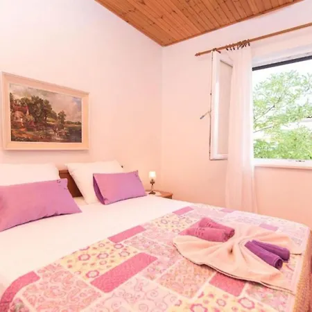 Apartment Marko - 70m From The Sea