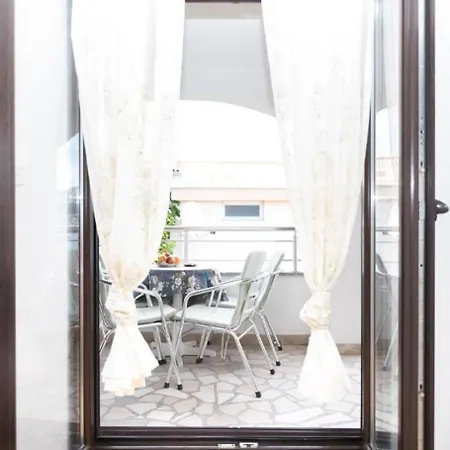 Apartment Marko - 70m From The Sea