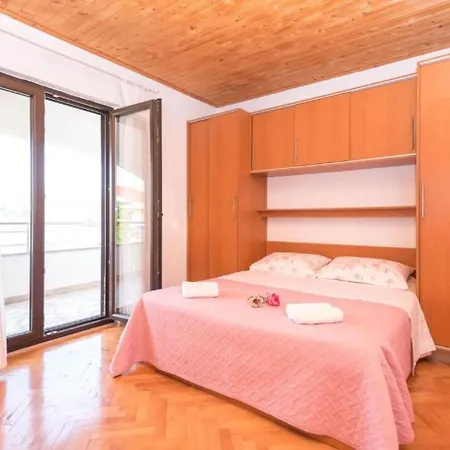 Apartment Marko - 70m From The Sea *